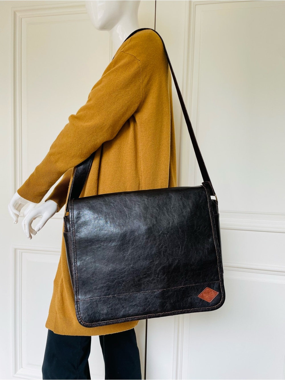 Lonsdale London Vintage Messenger Laptop Bag|Distressed Brown Crossbody Satchel